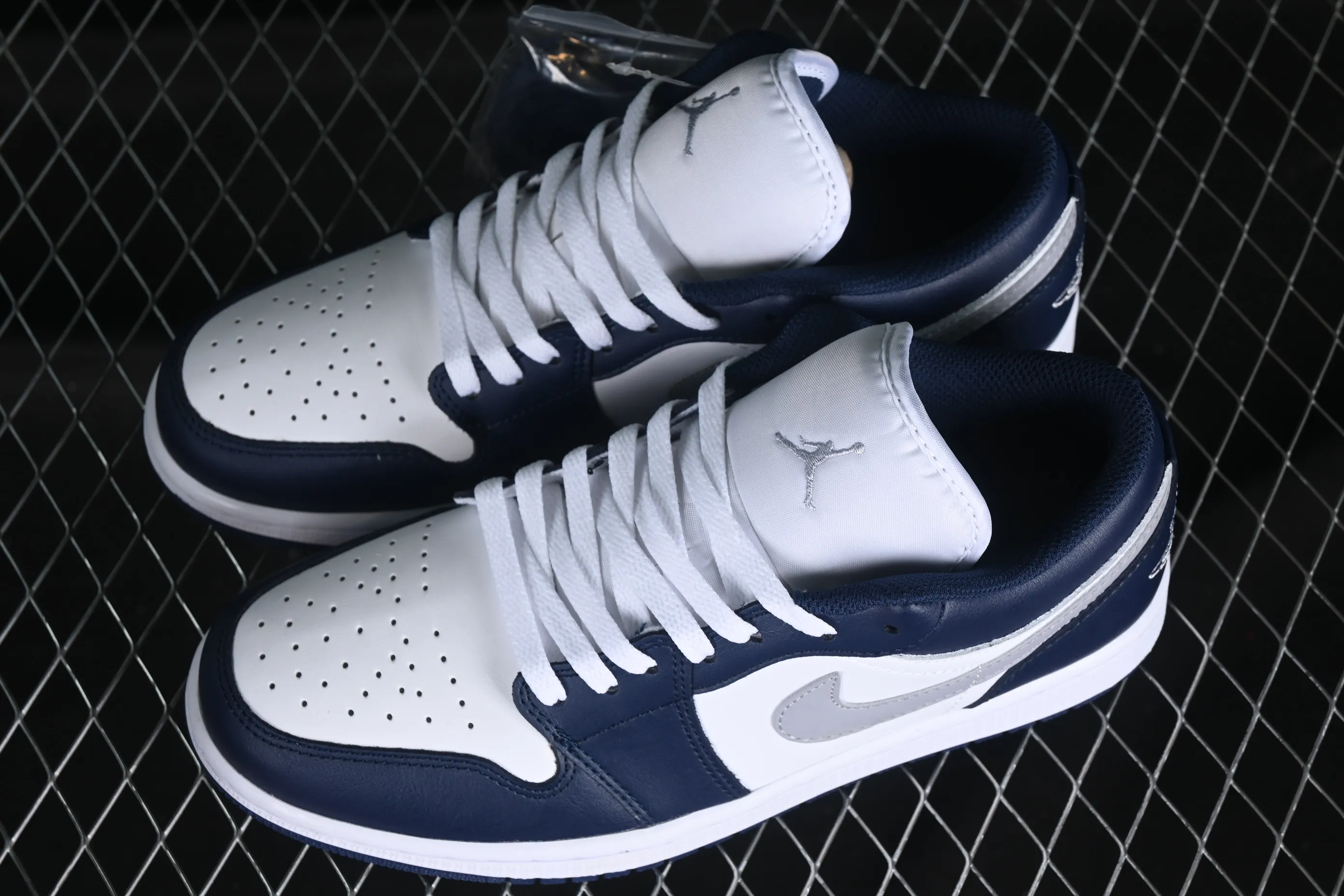 All categories Air Jordan Jordan series basketball shoes Air Jordan 1 Low Z version Air Jordan 1 Low AJ1 Joe 1 white blue gray low-top cultural basketball shoes 553558-141